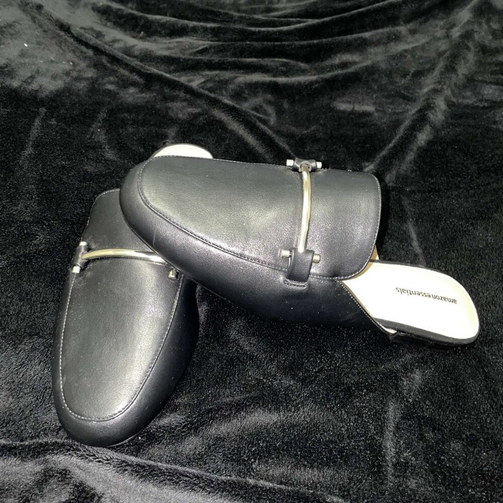 Amazon Essentials Women's Buckle Mule